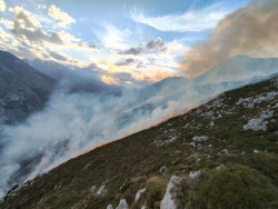Cantabria amanece con un incendio forestal controlado en Pe&ntilde;arrubia