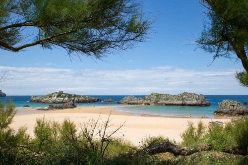  Cantabria lucirá este verano diez banderas azules en sus playas al no pedir Comillas la suya