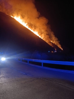  Cantabria tiene un incendio forestal activo en Vega de Li&eacute;bana y suben a 183 los registrados este mes