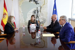 Cantabria y la AECC crearán un espacio de atención a pacientes de cáncer y una residencia en Santander