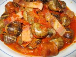 Caracoles con su salsa, un plato típico cántabro