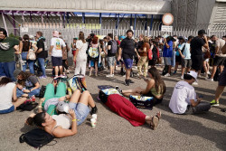 Carreras y reclamaciones marcan el "descontrol" de la entrada a la Cómic-Con de Málaga este sábado: "Está abarrotado"