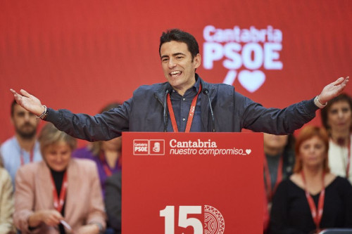 Casares pide  a Buruaga  ir a elecciones pero no se lo pide a S&aacute;nchez cuando es un clamor