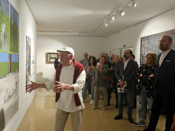 Casi 30 obras repasan la trayectoria de Roberto Orallo en la Casa de Cultura de Torrelavega