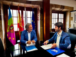 Castro estudia el modelo de Camargo para avanzar en ayudas a la instalaci&oacute;n de ascensores en viviendas