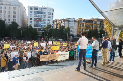 Centenares de personas se concentran en Santander en defensa de la Atenci&oacute;n Primaria de calidad