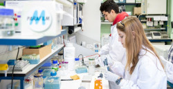 Ciencia destina 42 millones para consolidar la carrera de 221 investigadores, dos de ellos en Cantabria