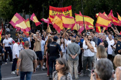 Cientos de miles de personas salen a las calles de las ciudades en apoyo a Ceuta y contra la gesti&oacute;n del Gobierno
