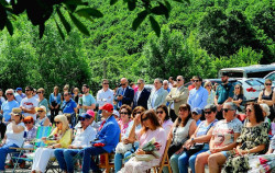 Cientos de romeros y campurrianos participan en la festividad de la Virgen de la Rosa