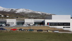  Cierran el área de consultas del Tres Mares y un supermercado de Reinosa por desprendimientos en la cubierta