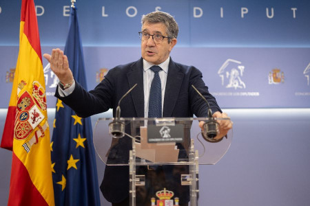Con cara exculpatoria Patxi López dice que conoce a la militante del PSOE cántabro que intentaba desacreditar la UCO y se limita a decir que su gestión es rechazable