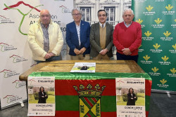 Conchi L&oacute;pez, Mar&iacute;a Pardo, Floren Bueyes, Alex Guti&eacute;rrez y `Cundo`, en los `Encuentros` de Amigos de Torrelavega