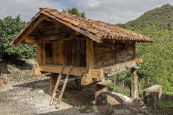 Cultura celebra unas jornadas internacionales en Liébana con los hórreos como protagonistas