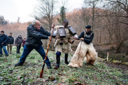 Cultura estudiar&aacute; el proyecto de cubierta de la pista de f&uacute;tbol de Sili&oacute; para celebrar La Vijanera