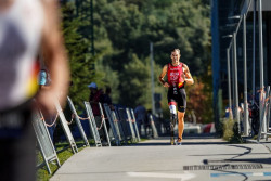 Dani Molina conquista la medalla de oro en la clase PTS3 del triatl&oacute;n de Paris 2024