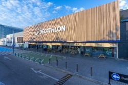 Decathlon invierte 38 millones en impulsar su `rebranding` en España con la modernización de más de 70 tiendas