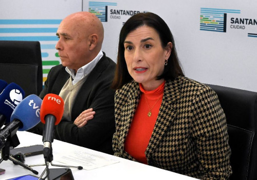 Despues del feo que hicieron los regidores del Racing a la alcaldesa, &eacute;sta cede, y  crear&aacute; una mesa para analizar la viabilidad de la reforma integral de los Campos de Sport