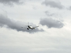 Desviados seis vuelos con destino Bilbao y uno cancelado por el temporal de viento en Euskadi