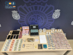 Detenidas dos personas por traficar con hachís, MDMA y diferentes fármacos en Santander