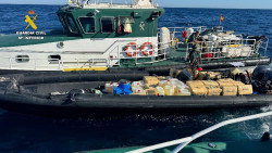 Detenidos ocho tripulantes de una narcolancha con 3.040 kilos de hach&iacute;s frente a la costa de Huelva