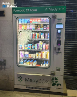 Detienen a un sintecho por romper una m&aacute;quina expendedora de una farmacia porque quer&iacute;a entrar en prisi&oacute;n