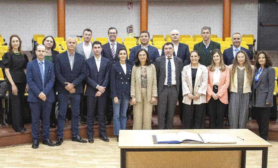 Diez catedr&aacute;ticos y seis profesores titulares de la UC toman posesi&oacute;n de sus cargos