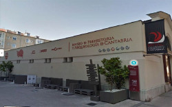 Dos fusayolas recuperadas en el Castro de Las Rabas, este martes en La Pieza del Mes del MUPAC