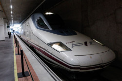 Dos trenes colisionan e interrumpen la circulaci&oacute;n en la l&iacute;nea de alta velocidad Madrid-Andaluc&iacute;a