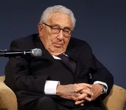 EEUU, con Kissinger, del apogeo al ocaso.    Eduardo Madroñal Pedraza