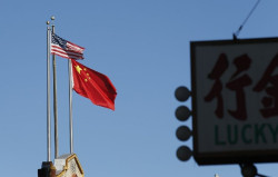 EEUU reducirá al 54% desde el 120% el arancel para los pequeños paquetes procedentes de China