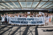 El 60% de los m&eacute;dicos apoya una huelga indefinida por un Estatuto Marco propio, seg&uacute;n una encuesta de APEMYF
