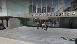 El acusado de asesinar a un hombre a la salida de un `after` en Santander se declara inocente