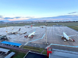 El aeropuerto de Santander amanece con cuatro vuelos desviados desde Bilbao