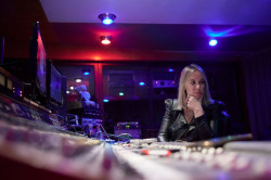 El &aacute;lbum in&eacute;dito de Paco y Pepe de Luc&iacute;a, perdido 70 a&ntilde;os, es "la historia de un ni&ntilde;o prodigio", seg&uacute;n Luc&iacute;a S&aacute;nchez