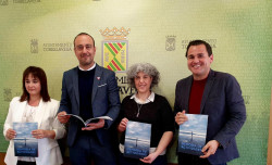 El alcalde, Javier López Estrada; acompañado  por el gerente y la trabajadora social de AMAT: Alberto Marchante y Arancha Castañón; han presentado la Memoria de esta entidad durante 2022.