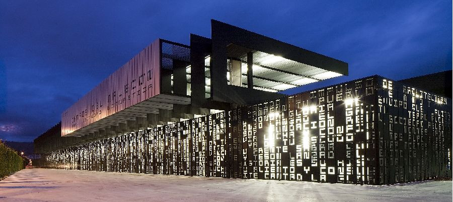 El alcalde propone sacar a concesi&oacute;n los bajos de El Malec&oacute;n mediante procedimiento abierto