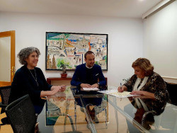 El Ayuntamiento de Torrelavega firma convenios de colaboración con AMAT y AFAC