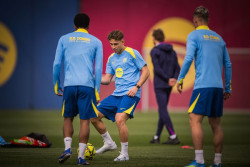 El Bar&ccedil;a recupera a los internacionales, sin Raphinha, para abrir la serie ante el Atl&eacute;tico