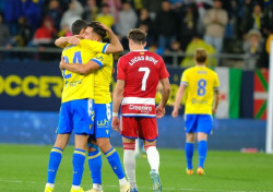 El C&aacute;diz hunde al Granada para alimentar su fe en la salvaci&oacute;n