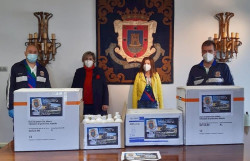  El club de petanca Tablanca dona material a Camargo