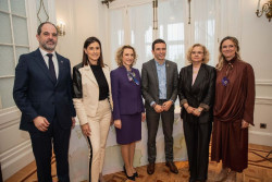 El Colegio de Farmacéuticos celebra su patrona y nombra a Rita de la Plaza como presidenta de Honor