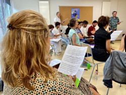 El compositor Jesús Carmona apuesta por crear una "cantera potente de voces" en Cantabria