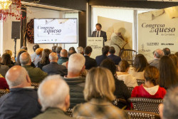  El Congreso del Queso de Cantabria reúne en Puente Arce a 27 ponentes, 7 cocineros y 250 asistentes