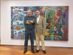 El consejero de Cultura visita la exposici&oacute;n `Planeta prohibido` de P&eacute;rez Casta&ntilde;os en Torrelavega