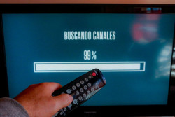 El consumo de televisi&oacute;n baj&oacute; en abril a 4 horas y 36 minutos por espectador al d&iacute;a, siete minutos menos que hace un a&ntilde;o