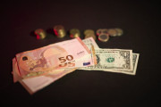 El déficit comercial escala un 47,5% hasta agosto, con un leve avance de las exportaciones del 0,3%