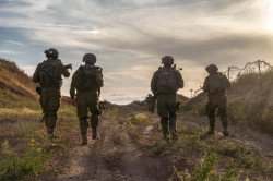 El Ejército de Israel confirma la irrupción de sus tropas en un centro de la OMS en el centro de Gaza