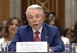 El embajador nombrado por Trump para España trabajará para "revertir" el "gran error" de Sánchez sobre defensa