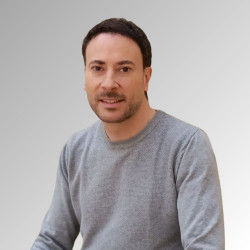 El escritor albacete&ntilde;o que triunfa con m&aacute;s de 100.000 libros saca una nueva novela sobre superaci&oacute;n a trav&eacute;s a la m&uacute;sica