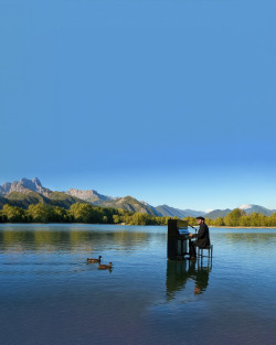 El espect&aacute;culo del piano flotante vuelve a Cantabria en agosto con una gira de m&uacute;sica cubana